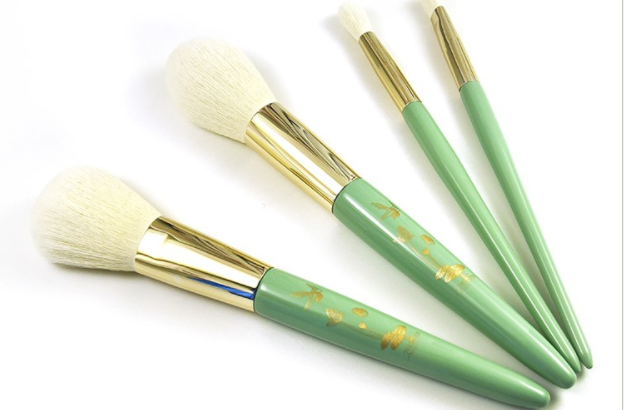 4pcs pattern wooden handle cosmetic & makeup brush set